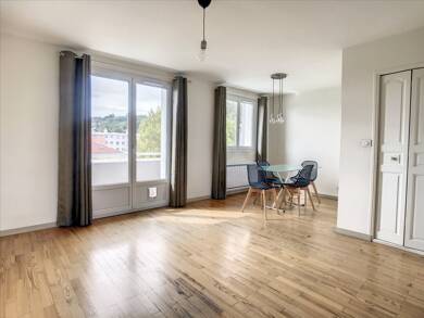 Appartement à louer 911 € 3 pièces 2 chambres 61,7 m² Dernier étage, Étage 3/3 Est Miribel 01700