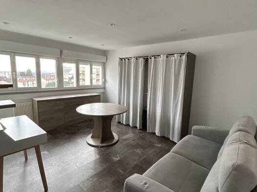 Appartement à louer 590 € 1 pièce 28,3 m² Étage 8/8 disponible dès maintenant Chalon-sur-Saône 71100