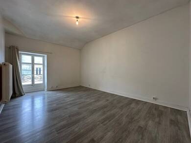 Appartement à louer 430 € 1 pièce 30,8 m² Étage 4/1 Centre Ville Blois 41000