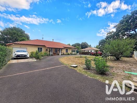 Maison de plain-pied à vendre 318 000 € 4 pièces 2 chambres 154 m² 868 m² de terrain Sabres 40630