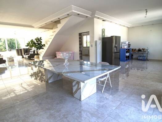 Maison à vendre 365 000 € 5 pièces 4 chambres 255 m² 1 794 m² de terrain Méry-sur-Marne 77730