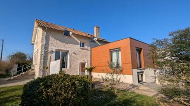 Maison à vendre 468 400 € 5 pièces 4 chambres 210 m² 811 m² de terrain Fontaine le Comte 86240