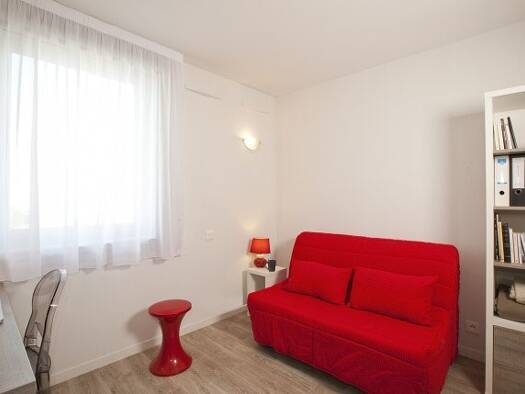 Studio à louer 1 050 € 1 pièce 18 m² disponible dès maintenant République-Université Nanterre 92000