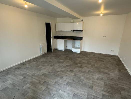 Appartement à louer 556 € 1 pièce 30 m² RDC Cires-lès-Mello 60660