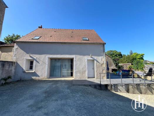 Maison à vendre 165 000 € 5 pièces 4 chambres 120 m² 437 m² de terrain St Amand Montrond 18200