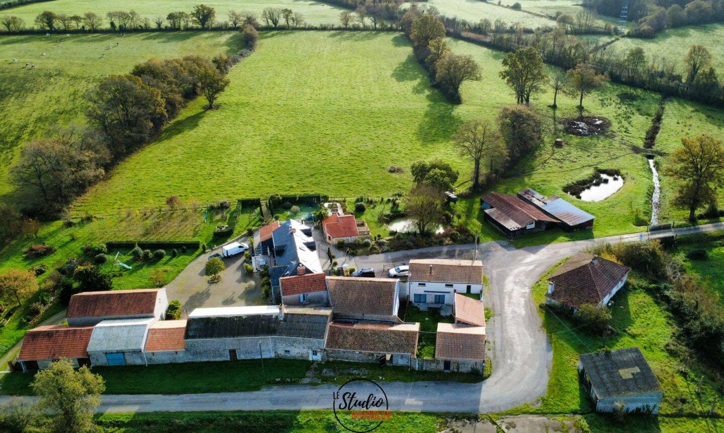 Maison à vendre, 249m², SAINT HILAIRE DE CHALEONS