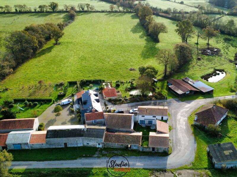 Maison à vendre, 249m², SAINT HILAIRE DE CHALEONS