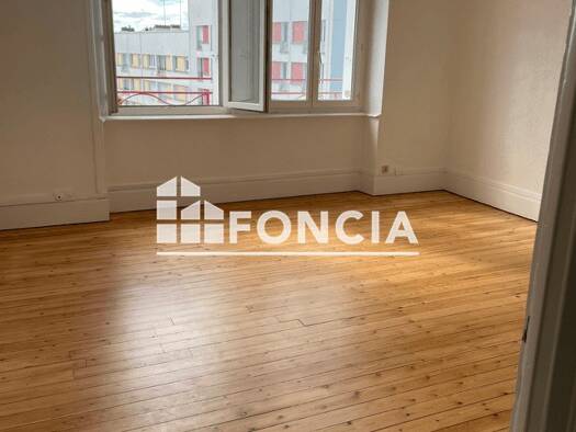Appartement à louer 750 € 3 pièces 2 chambres 71,9 m² 3ème étage Centre Ville Lorient 56100
