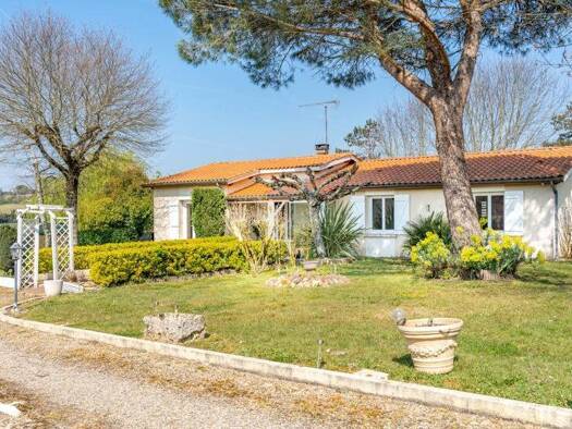 Maison de plain-pied à vendre 196 100 € 4 pièces 3 chambres 107 m² 2 461 m² de terrain Mauvezin-sur-Gupie 47200