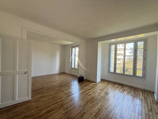 Appartement à louer 1 150 € 3 pièces 2 chambres 76 m² Étage 2/6 Pyramides La Roche-sur-Yon 85000