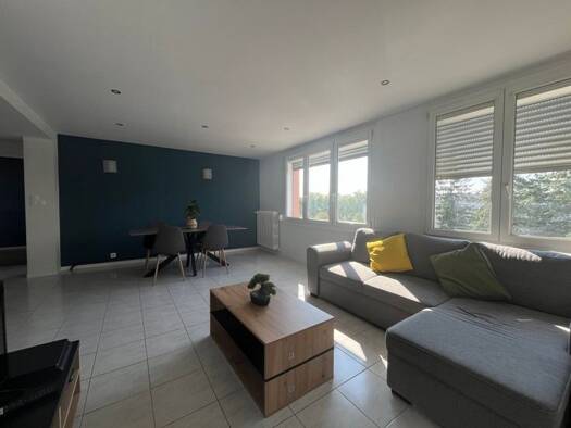Appartement à louer 850 € 3 pièces 2 chambres 64 m² Étage 2/5 Beaujardin Tours 37000