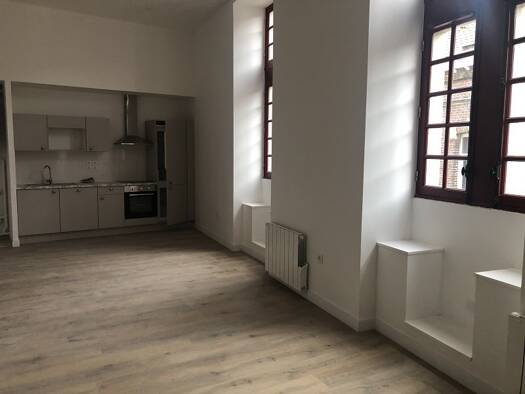 Appartement à louer 695 € 2 pièces 1 chambre 51 m² Étage 1/1 Valenciennes 59300