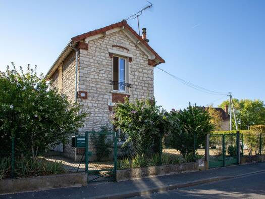 Maison à vendre 242 000 € 3 pièces 2 chambres 56 m² 304 m² de terrain Les Martraits Mantes-la-Jolie 78200