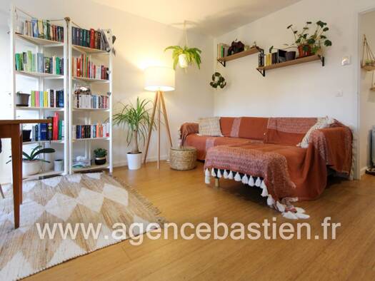 Appartement à louer 1 370 € 2 pièces 1 chambre 48 m² RDC Divonne les Bains 01220