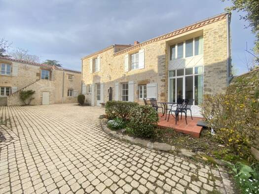 Villa à vendre 1 133 000 € 12 pièces 6 chambres 318 m² Talmont St Hilaire 85440