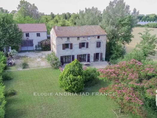 Maison à vendre 449 000 € 4 pièces 3 chambres 165 m² 3 300 m² de terrain Sud Le Thor 84250