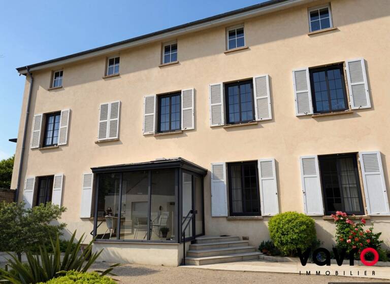 Maison à vendre 1 195 000 € 12 pièces 8<br/>chambres 250 m²<br/>superficie 1 910 m²<br/>terrain Collonges-Au-Mont-d'Or 69660