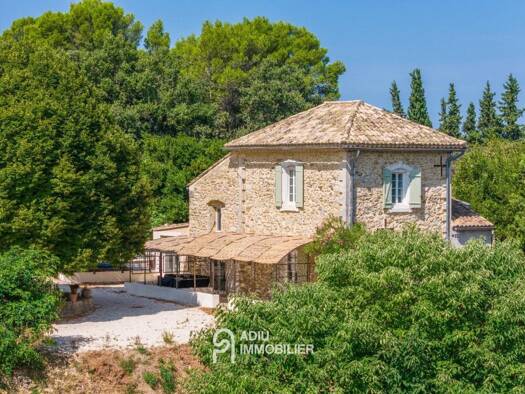 Maison à vendre 670 000 € 7 pièces 4 chambres 157 m² 17 433 m² de terrain Ouest Pont-Saint-Esprit 30130