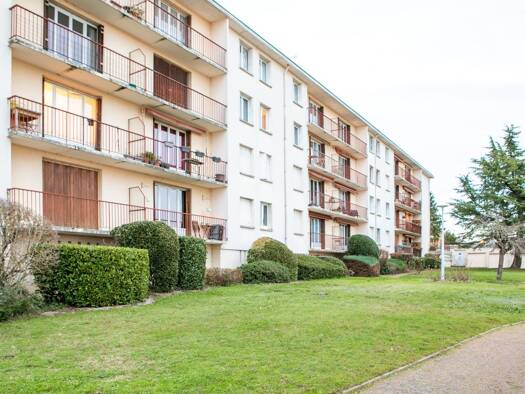 Appartement à vendre 79 000 € 3 pièces 2 chambres 61 m² Étage 3/3 Hauts Quartiers-Clos Coutard Saumur 49400