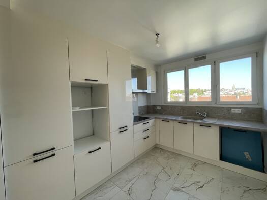 Appartement à vendre 349 500 € 5 pièces 3 chambres 104 m² Étage 2/4 Pontoise 95300