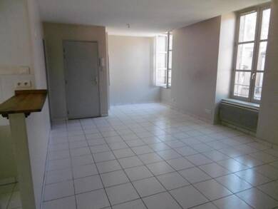 Appartement à louer 550 € 3 pièces 2 chambres 59,5 m² Étage 1/2 Sain Bel 69210