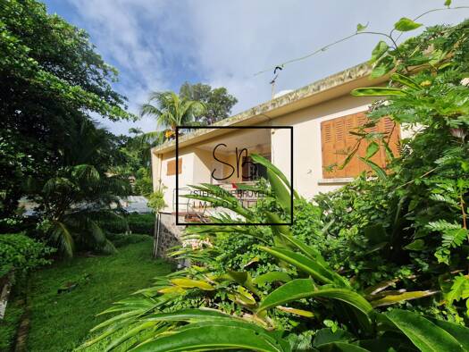 Maison de plain-pied à vendre 249 000 € 4 pièces 2 chambres 109 m² 550 m² de terrain Fort-de-France 97200