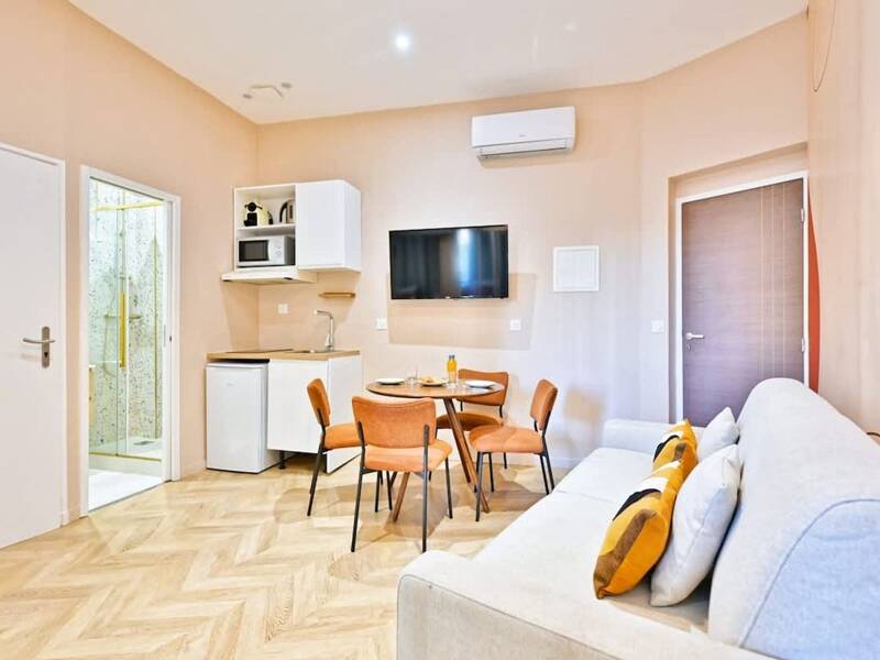 Maison à louer, 0m², PARIS 17E