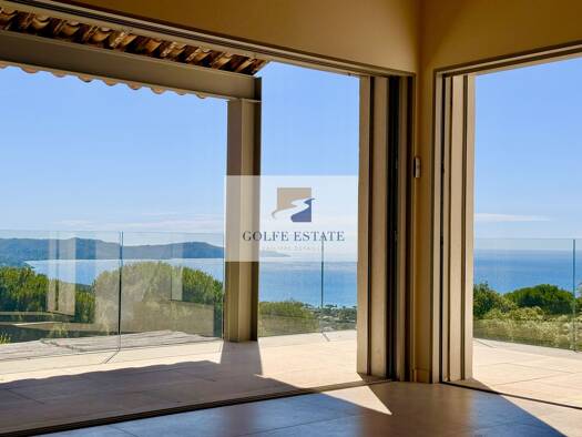 Villa à vendre 2 990 000 € 7 pièces 6 chambres 258 m² 1 900 m² de terrain Nord Cavalaire-sur-Mer 83240