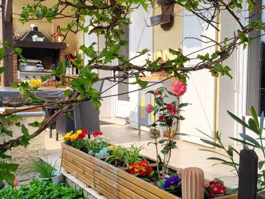 Villa à vendre 360 000 € 5 pièces 2 chambres 184,8 m² 1 261 m² de terrain Thoissey 01140