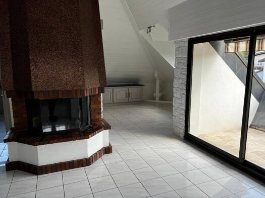 Appartement à louer 1 700 € 3 pièces 2 chambres 70 m² Sciez 74140