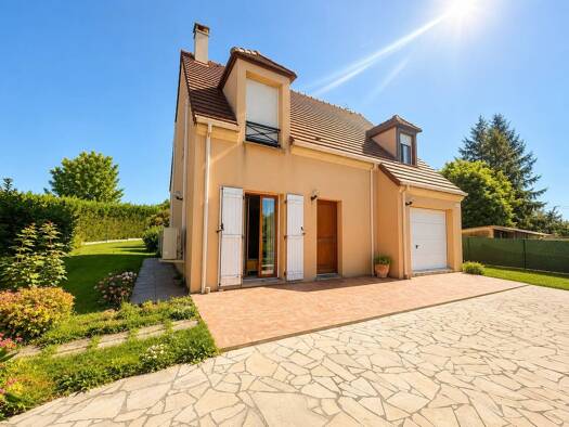 Maison à vendre 297 000 € 5 pièces 3 chambres 97 m² 812 m² de terrain Rozay-en-Brie 77540