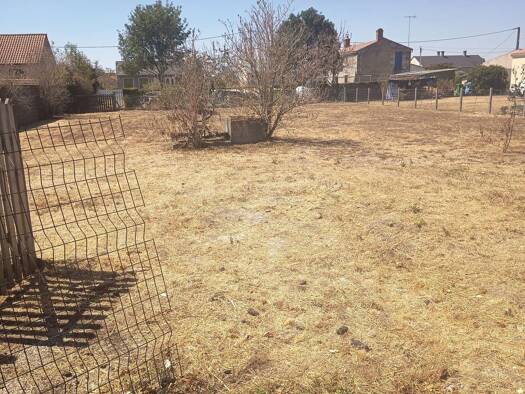 Terrain constructible à vendre 23 000 € 893 m² de terrain Loretz-d'Argenton 79290