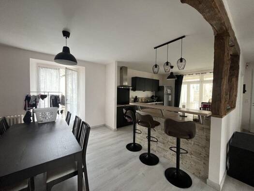 Maison à vendre 129 600 € 5 pièces 3 chambres 130 m² 280 m² de terrain Maurs 15600