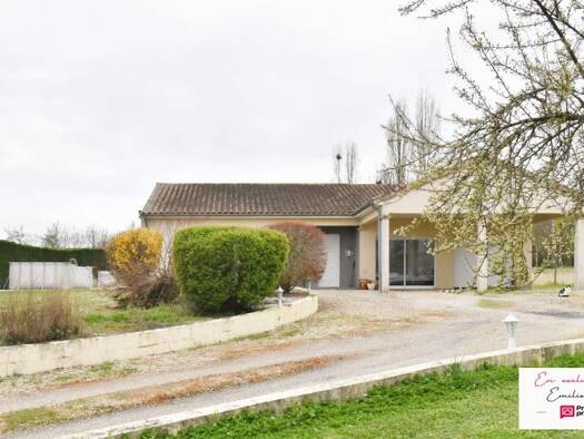 Maison de plain-pied à vendre 188 300 € 6 pièces 4 chambres 147 m² 2 753 m² de terrain Val en Vignes 79150