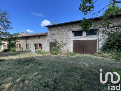 Maison à vendre 147 000 € 6 pièces 4 chambres 205 m² 12 914 m² de terrain Saint-Coutant 79120
