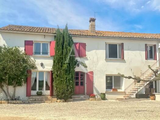 Ferme à vendre 2 300 000 € 17 pièces 10 chambres 390 m² 289 517 m² de terrain Generac 30510