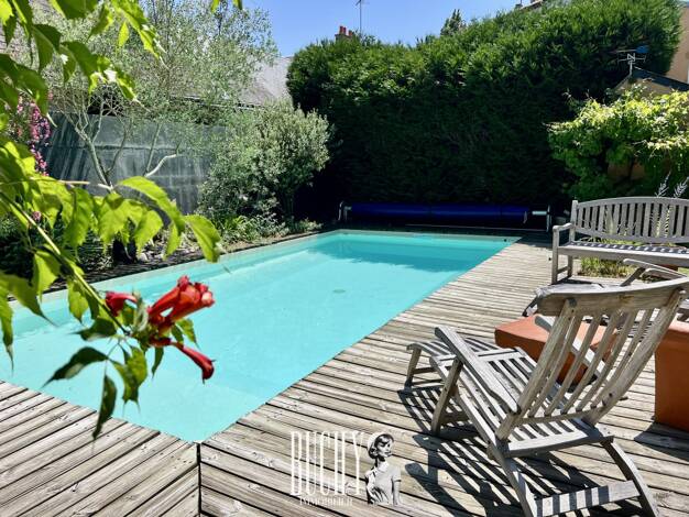 Maison à vendre 696 800 € 8 pièces 3 chambres 250 m² 793 m² de terrain La Roche sur Yon 85000