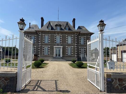 Maison à vendre 595 000 € 8 pièces 4 chambres 241 m² 33 150 m² de terrain Le Molay Littry 14330