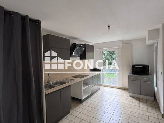 Appartement à louer 890 € 3 pièces 2 chambres 76,27 m² Étage 1/5 La Serdagne Est Cluses 74300