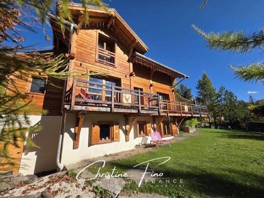 Chalet à vendre 1 495 000 € 10 pièces 5 chambres 162 m² 524 m² de terrain Saint-Chaffrey 05330