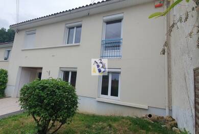 Maison à vendre 169 600 € 5 pièces 3 chambres 98 m² 348 m² de terrain Nord Soyaux 16800