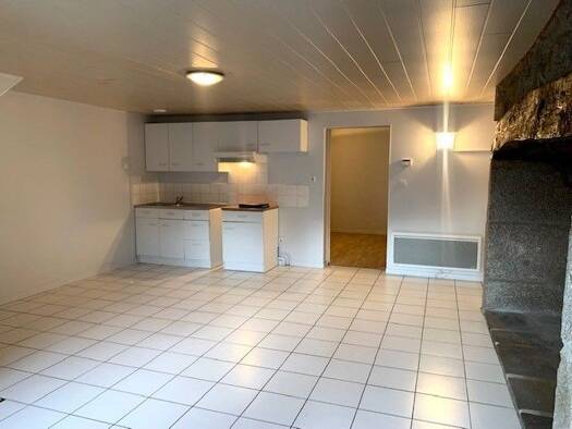 Appartement à louer 330 € 2 pièces 1 chambre 47 m² RDC Couzergues Ussel 19200
