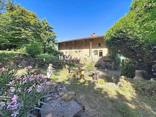 Maison à vendre 255 000 € 6 pièces 2 chambres 125 m² 2 463 m² de terrain Cruzille 71260