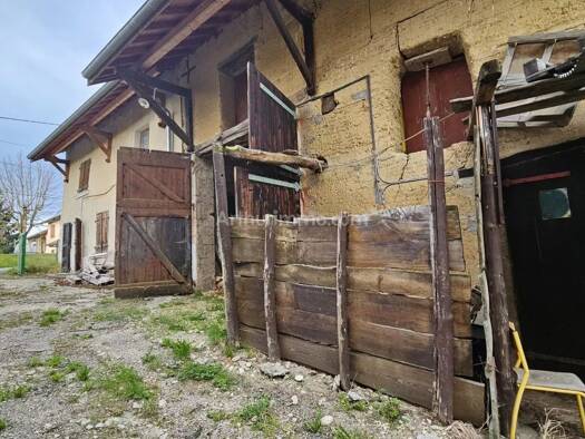 Maison à vendre 157 250 € 1 pièce 94 m² 669 m² de terrain Les Abrets en Dauphiné 38490