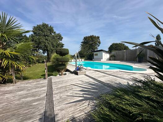 Maison de plain-pied à vendre - Première occupation 428 000 € 8 pièces 4 chambres 170 m² 2 111 m² de terrain Blain 44130