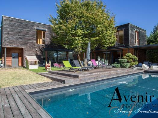 Maison à louer 6 000 € 7 pièces 4 chambres 320 m² 1 500 m² de terrain Neyron 01700