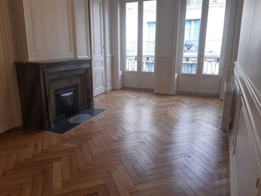 Appartement à louer 1 326 € 3 pièces 2 chambres 82,7 m² 4ème étage Terreaux Lyon 2ème arrondissement 69002