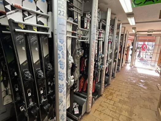 Boutique à vendre 158 000 € 2 pièces 140 m² de surface de vente Laruns 64440