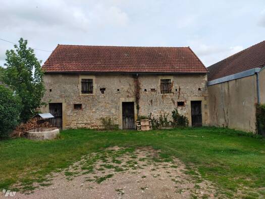 Local commercial à vendre 23 300 € 90 m² de surface de vente Alligny Cosne 58200
