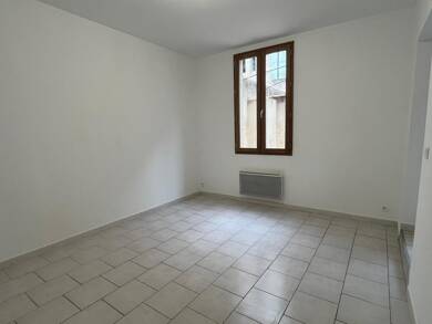 Appartement à louer 625 € 3 pièces 2 chambres 53 m² Étage 1/2 Les Cariatides Beaucaire 30300